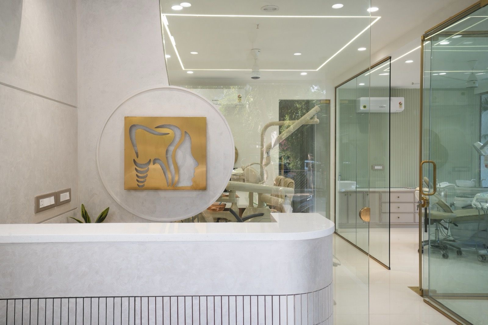 reception-implantdentistryahmedabad